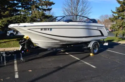 2017 Larson 190LXH W/150 Yamaha 4st ONLY 42Hrs!!
