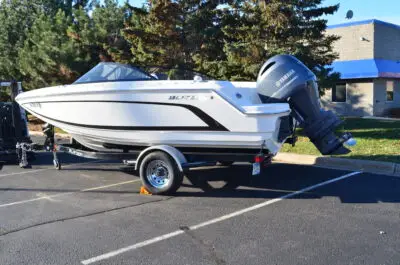 2017 Larson 190LXH W/150 Yamaha 4st ONLY 42Hrs!! - Image 2